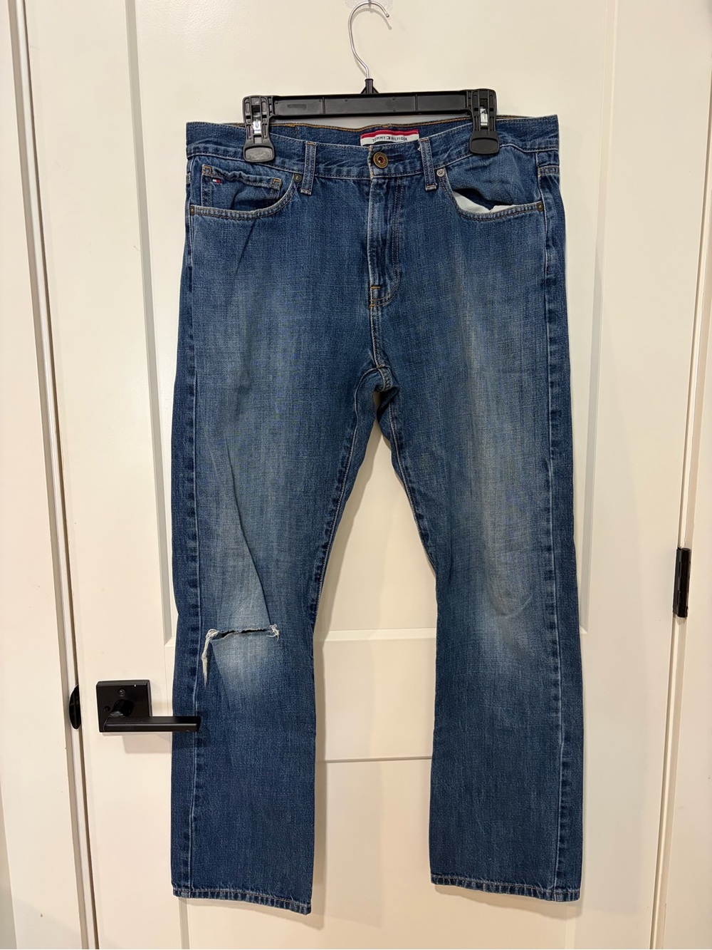 Tommy Hilfiger Men’s Straight Leg Jeans 34x32 Medium Wash Distressed Denim